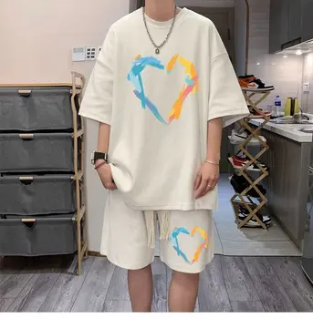 Mens Določa T-Shirt Hlače 2-Kos 2023 Poletje Trenirko Korejski Harajuku Visoke Ulične Oblačila Srce Vzorec Moških Kratko Obleko Set